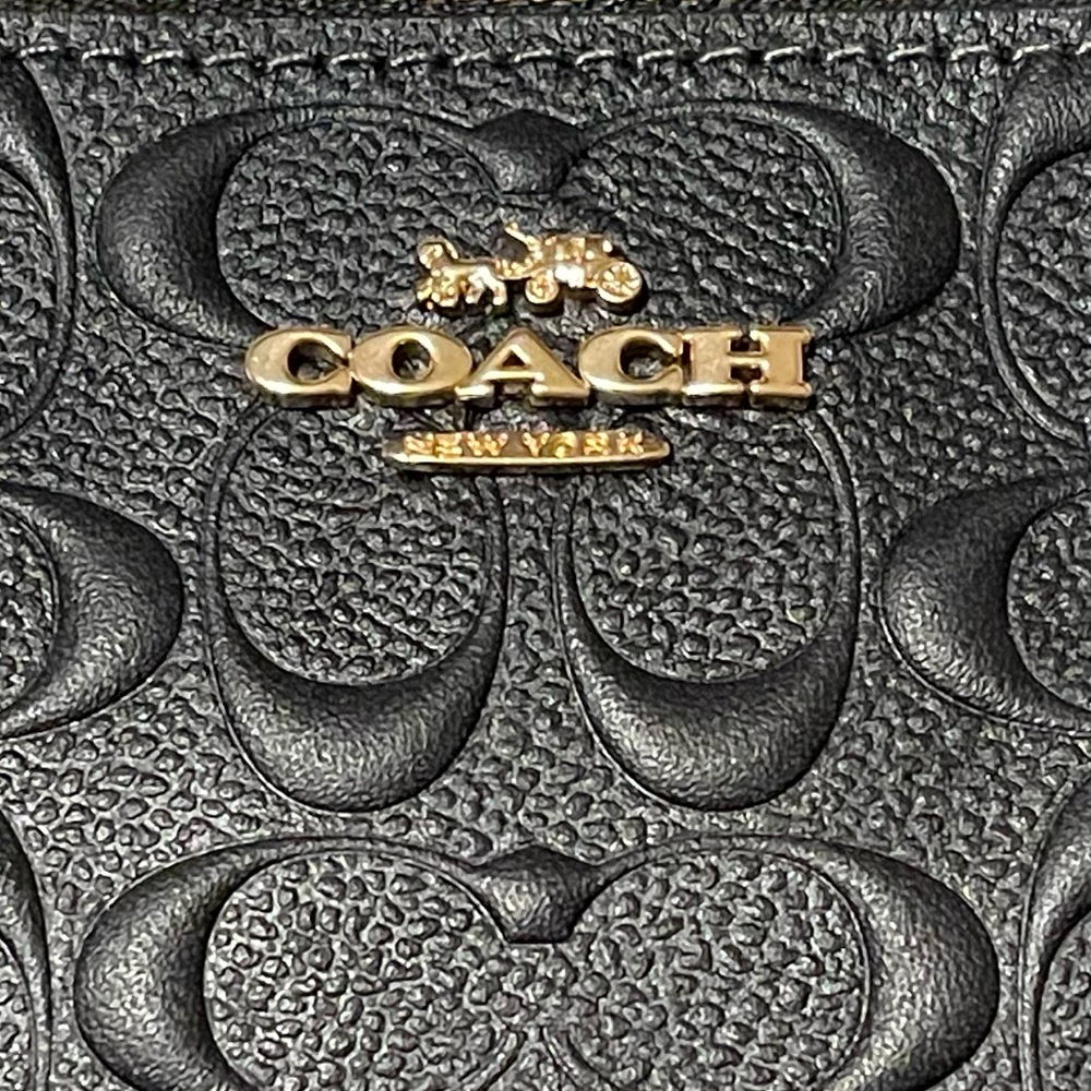 NEW Coach Boxed Corner Zip Wristlet